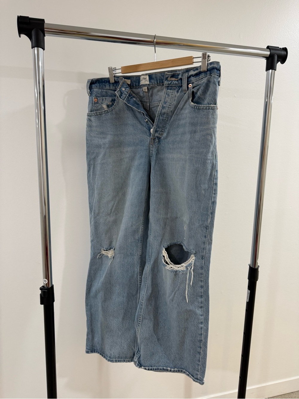 Universal Thread Light Blue Flare & Wide Leg Jeans